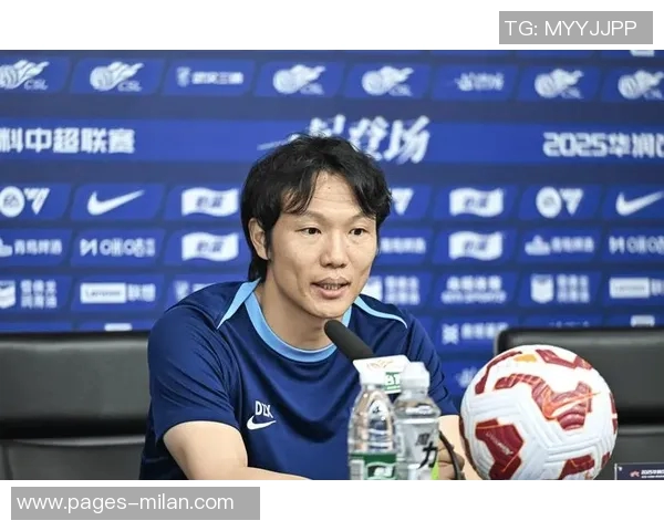 足球报消息称三镇暂无换帅计划邓卓翔与俱乐部沟通尚未深入