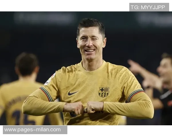 波兰记者透露莱万眼眶受伤将佩戴特制面具重返西甲赛场